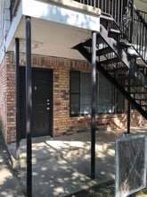 Building Photo - 1214 N Austin St