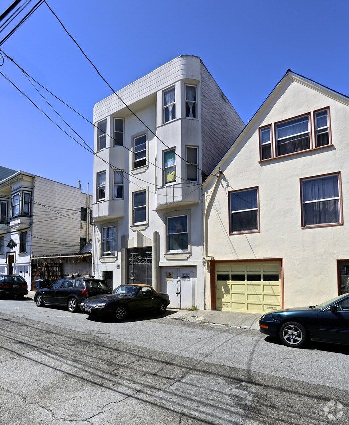 Building Photo - 140-144 Linda St