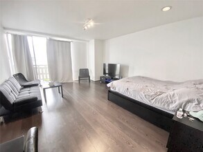 Building Photo - 2016 Main St