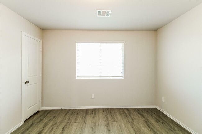 Building Photo - 2546 Grayling Dr