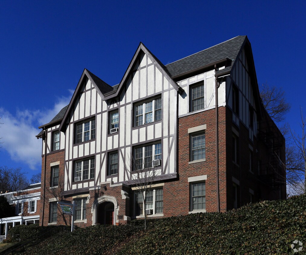 Primary Photo - 3001 Porter St NW