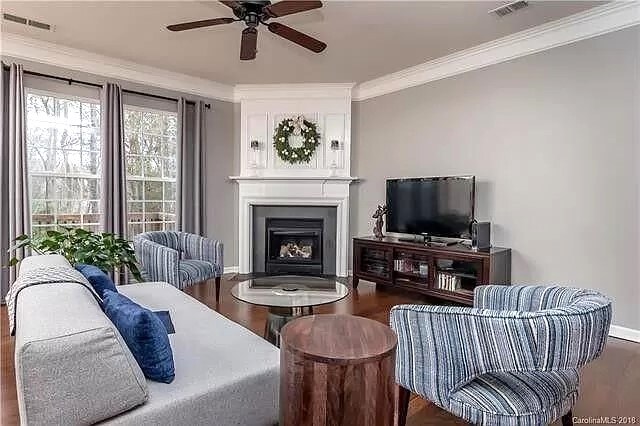 Foto del edificio - 8165 Kincaid Ct