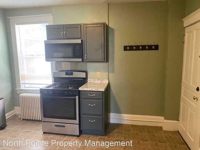 Building Photo - 1 br, 1 bath House - 624 E. King St. Apt. 4