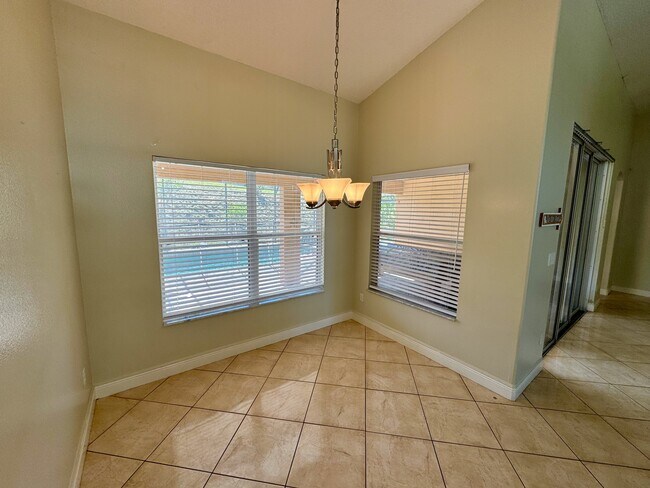 Building Photo - 774 Princeton Dr
