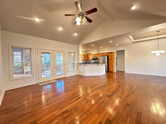 Building Photo - Lovely 3 Bedroom/2 Bathroom Home Nestled N...