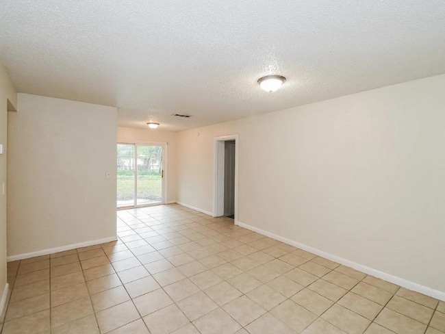 Building Photo - 3803 S Flamingo Terrace