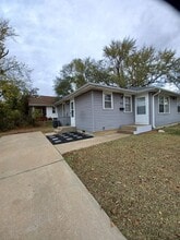 Building Photo - 643 SW Oakley Ave