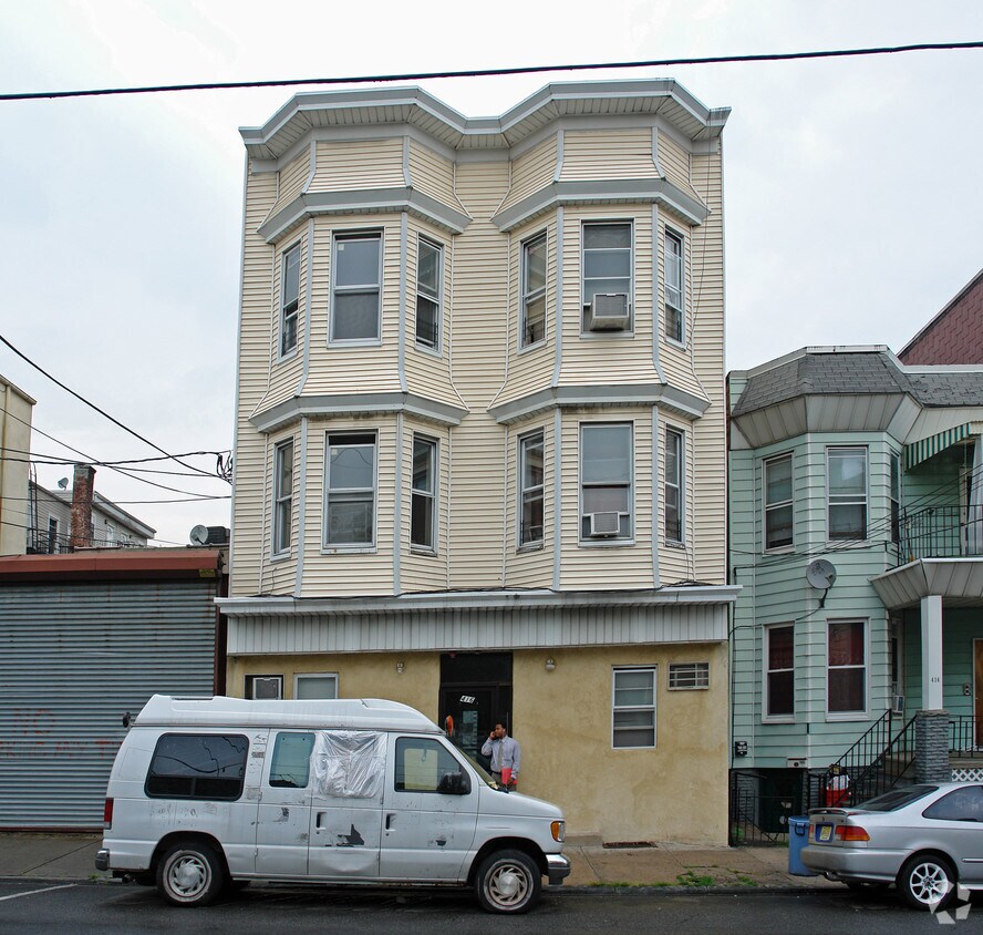 Building Photo - 416 Monastery Pl