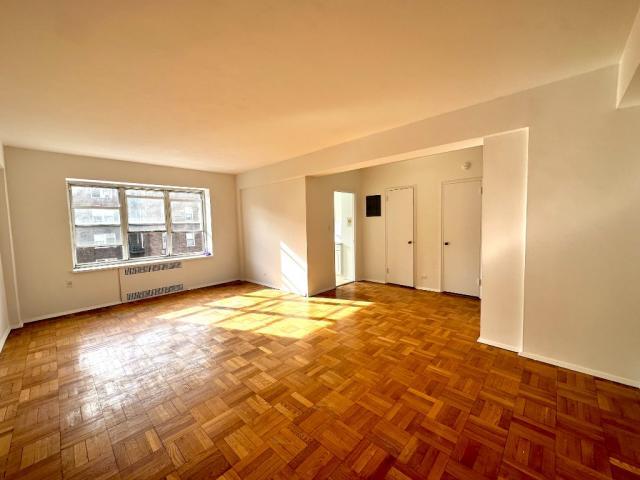 Foto principal - 0 bedroom in Rego Park NY 11374