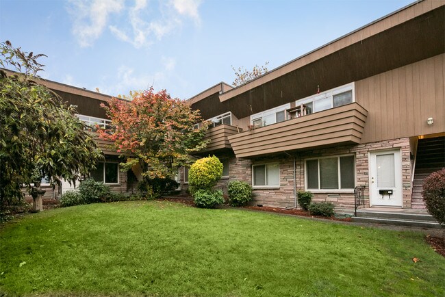 Building Photo - 114 12th Ave E