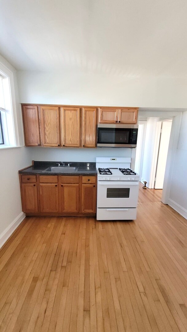 Foto del edificio - 4810 W Armitage Ave