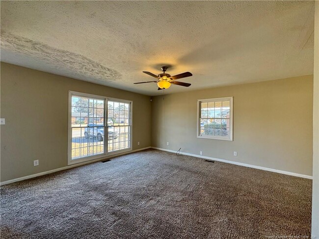 Building Photo - 622 Glensford Dr