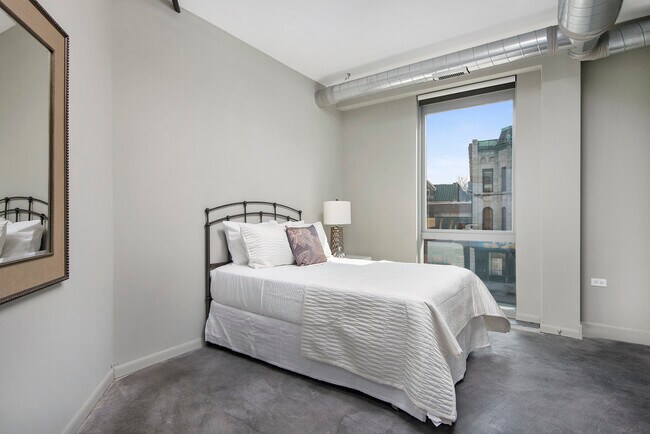 Foto del edificio - 1242 N Milwaukee Ave