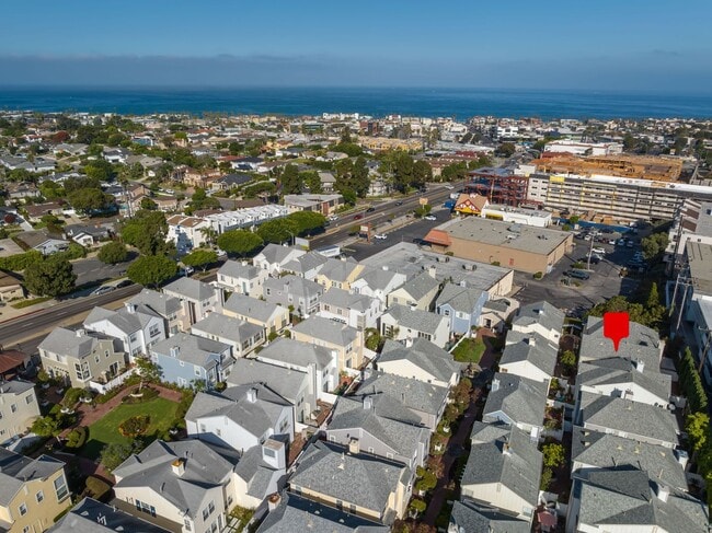 Building Photo - BEAUTIFUL, BRIGHT & AIRY, 3BR2.5BA TOWNHOM...