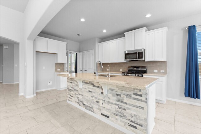 Foto del edificio - 5914 Jasper Terrace Ln