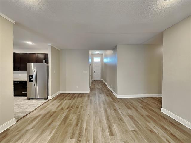 Building Photo - 933 Woodcrest Dr