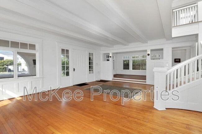 Building Photo - 1115 F Ave