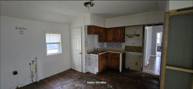 Building Photo - 1618 W Kettelle St