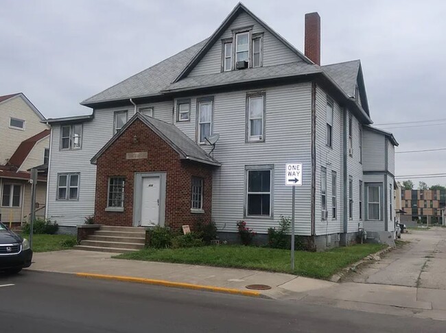 Building Photo - 416 W Jackson St