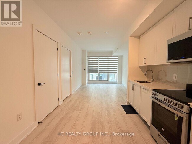 Photo du bâtiment - 2450 Old Bronte Rd