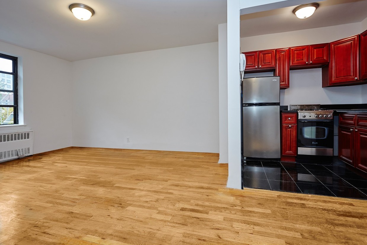 Primary Photo - 202 6th Ave
