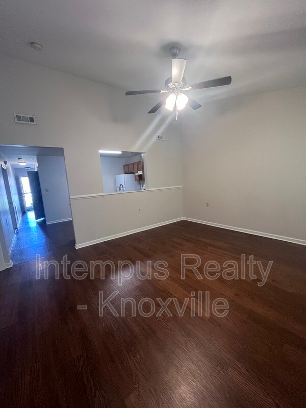 Foto del edificio - 7401 Creek Song Ct