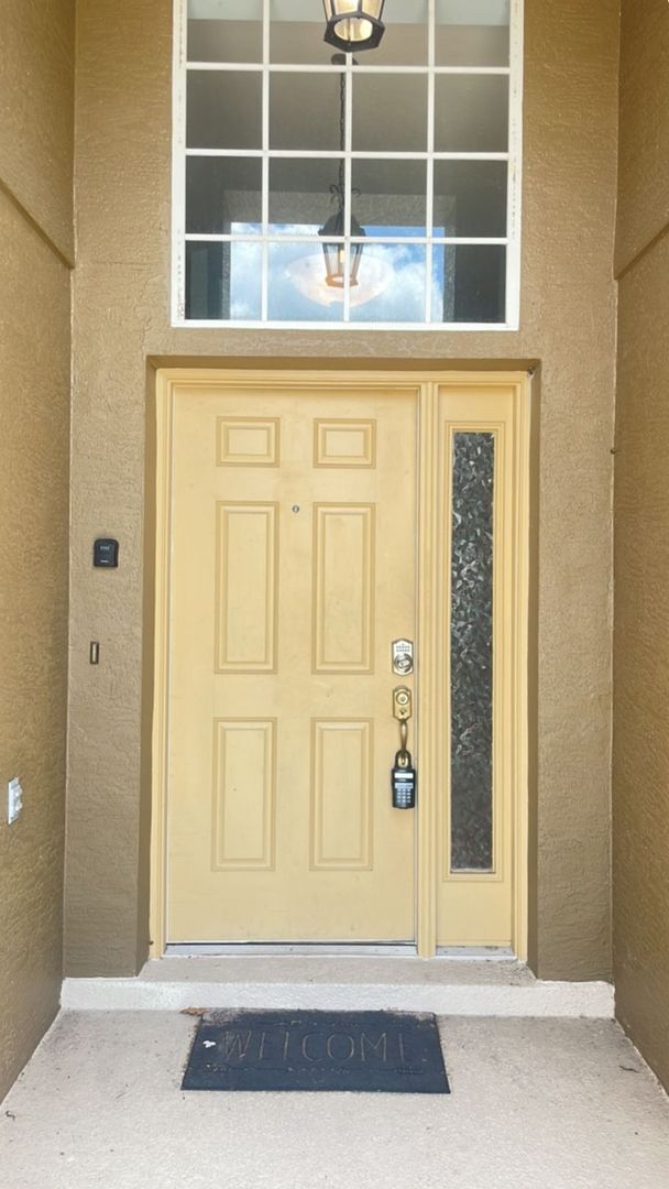 Foto del edificio - 4 BR 3 BA          POOL HOME    Highlands ...