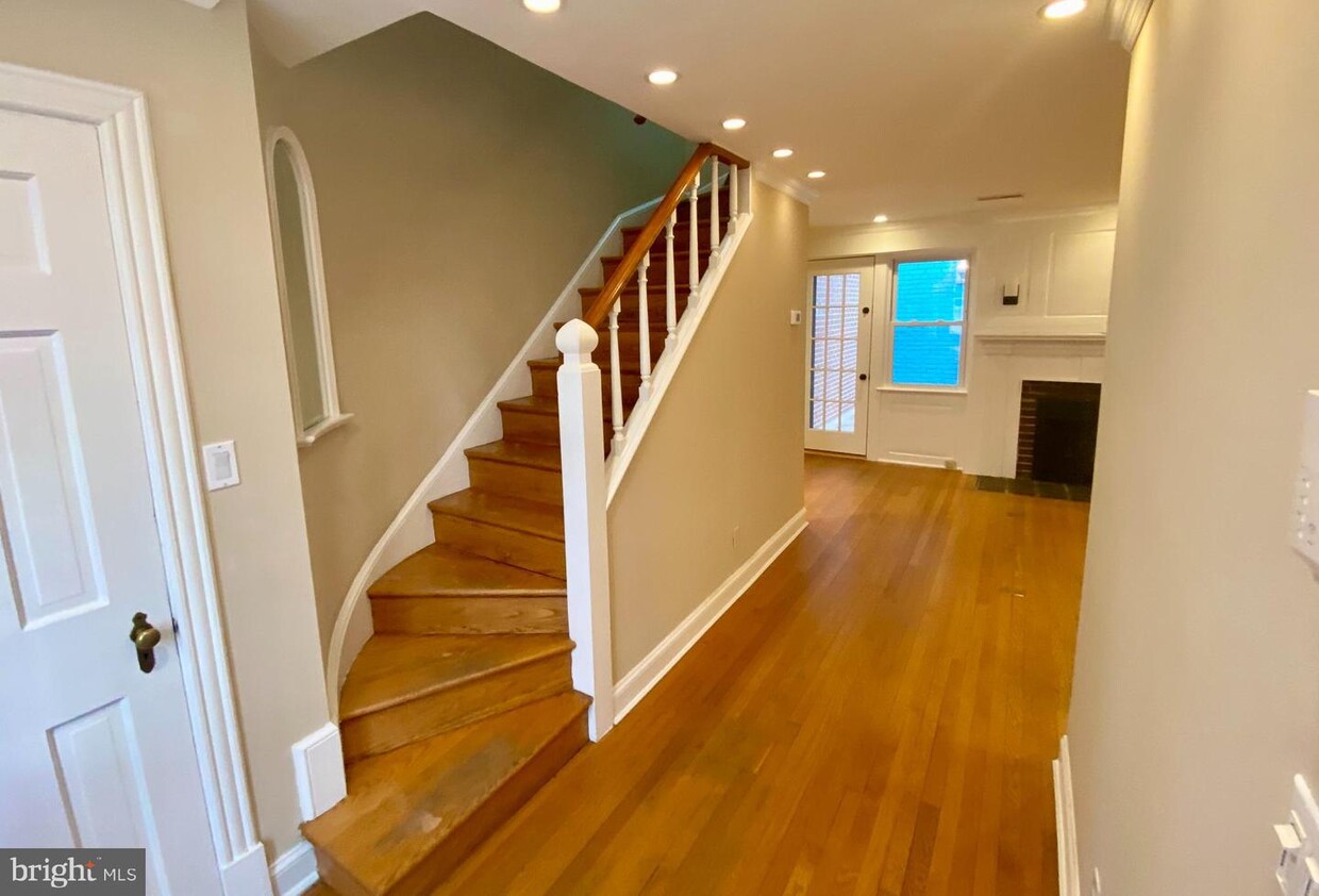 Foto principal - 1802 Corcoran St NW