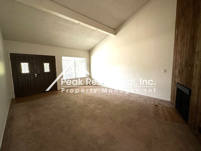 Foto del edificio - 3bd/2ba Rancho Cordova Duplex With 2 Car G...