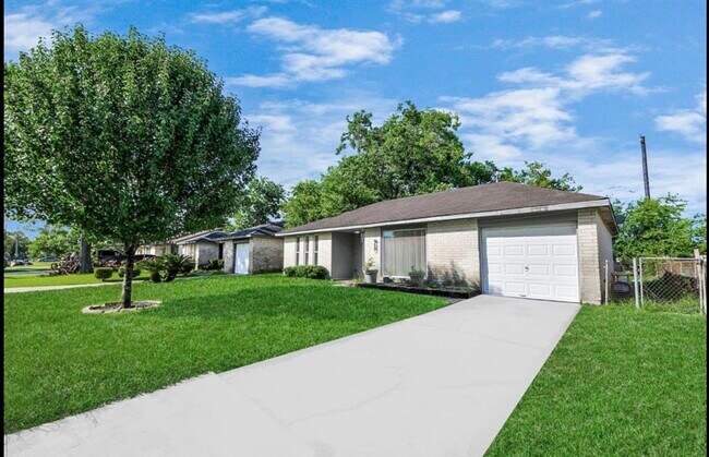 Foto del edificio - 12610 Chiswick Rd