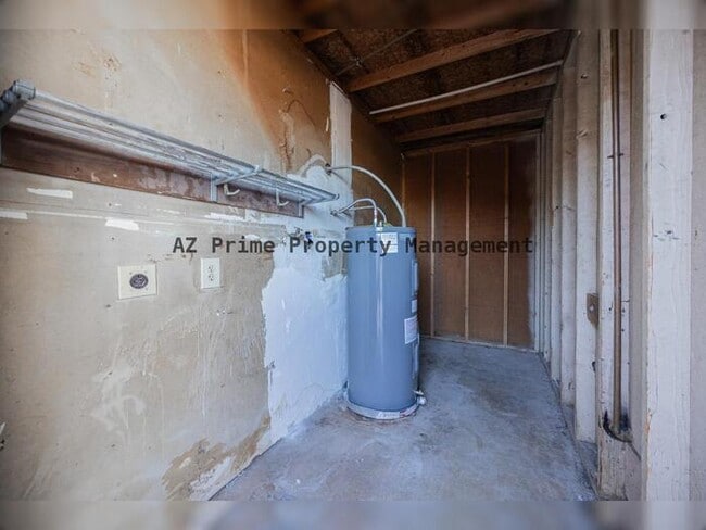 Building Photo - 3646 N 67th Ave