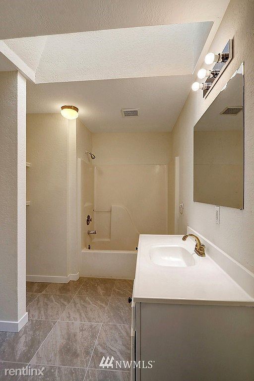 Building Photo - 3 br, 2 bath House - 1014 S Director St