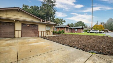 Building Photo - 441-443 Pheasant Ln