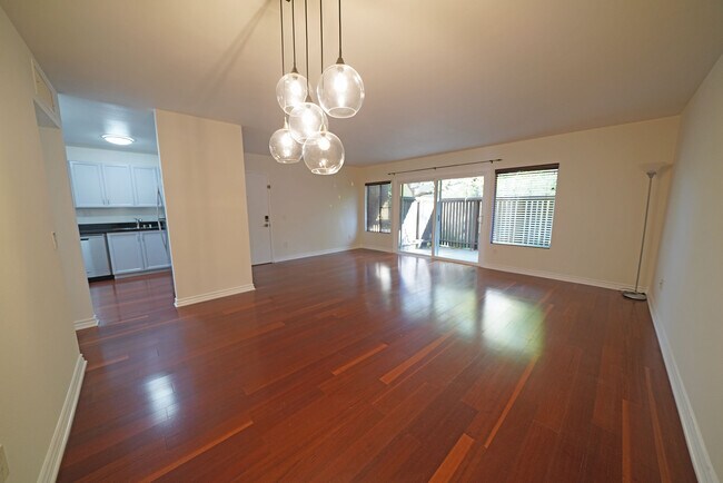 Foto del edificio - 18350 Hatteras St