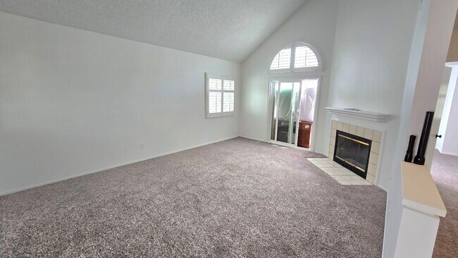 Building Photo - 10348 Rancho Carmel Dr