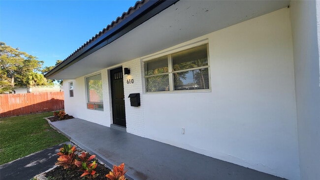 Building Photo - 610 NW 38th Ct