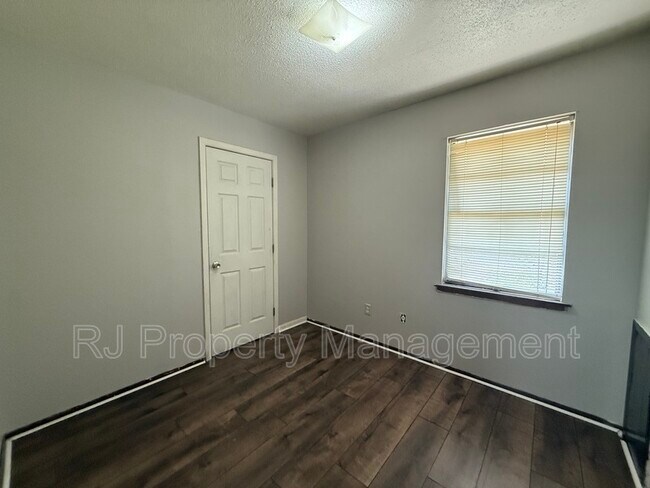 Foto del edificio - 2968 Lark Rd
