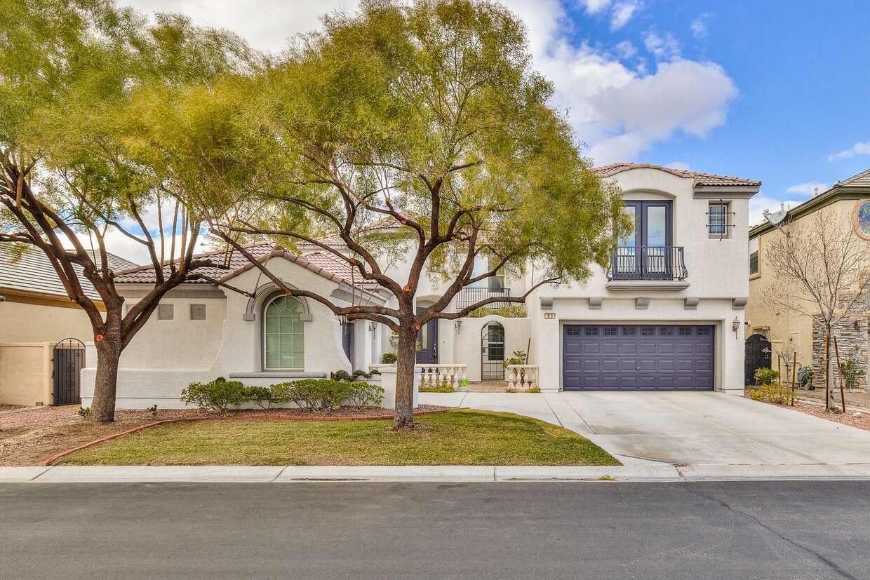 Primary Photo - Beautiful 4Bd, 4Bth home in Guard Gated Community near Tivoli Village.