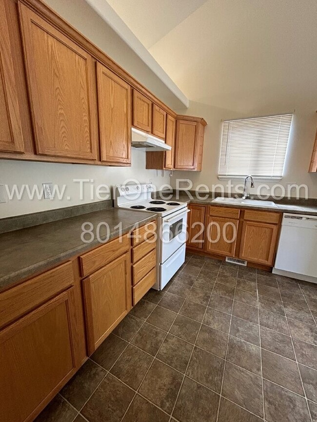 Building Photo - This property offers a NO DEPOSIT option a...