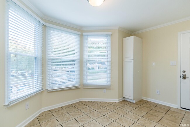 Building Photo - 17 Forest Glen Dr