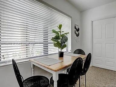 Foto del edificio - 421 NE 73rd St
