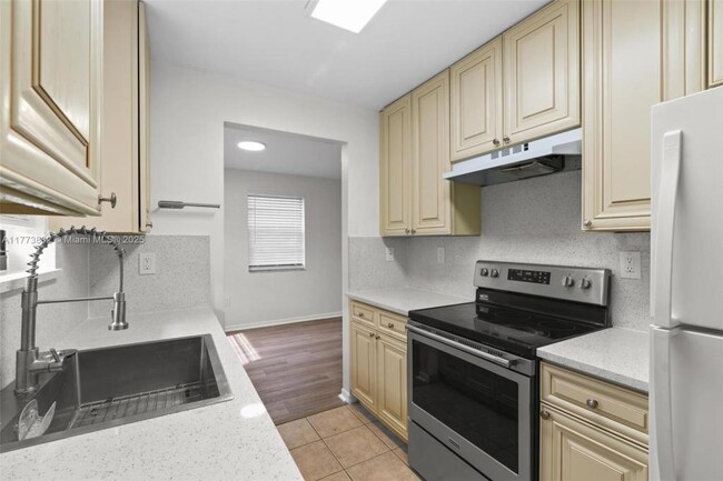 Foto del edificio - 5637 Taft St