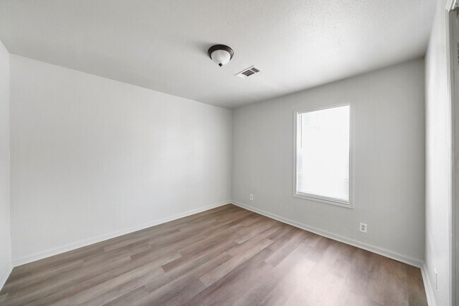 Foto del edificio - 7614 Memorial St