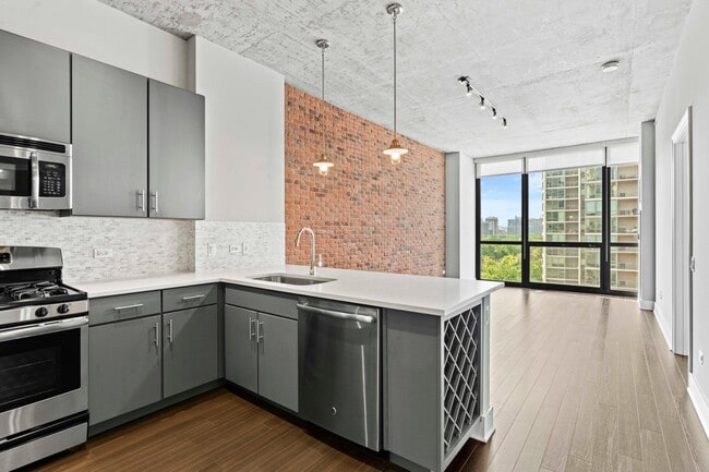 Photo - 860 S Clark St Apartment
