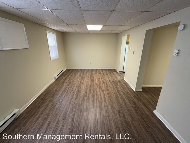 Building Photo - 2 br, 1 bath House - 147 W. Main St. Apt #4