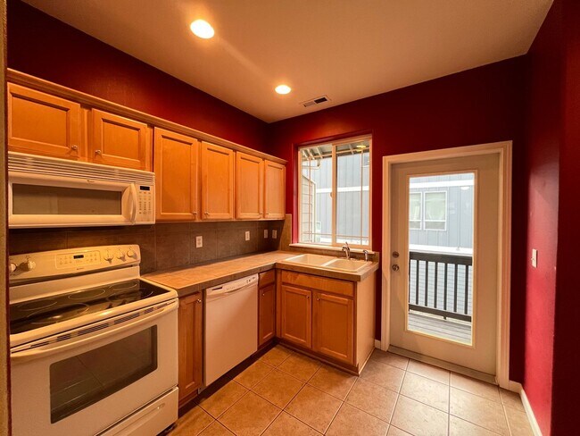 Building Photo - Astounding 3 Bd 3 Ba home in Forest Grove!...