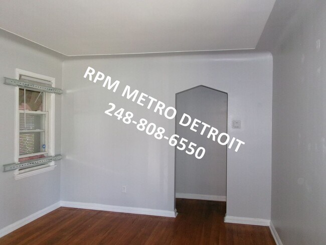Building Photo - MOVE IN READY 3 BEDROOM BUNGALOW in DETROIT