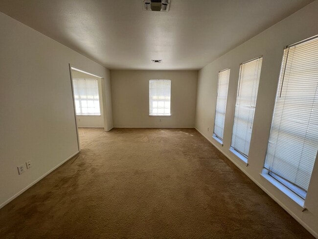 Building Photo - TriPlexes *LEASING SPECIAL AVAILABLE*