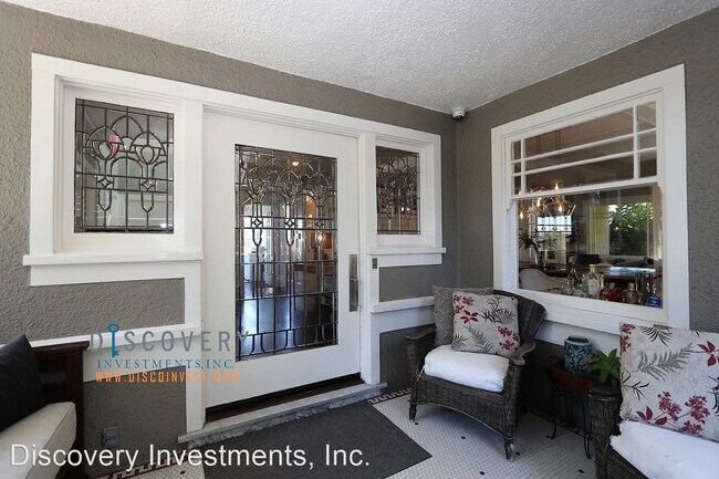 Building Photo - 4 br, 3.5 bath House - 866 Paloma Ave.