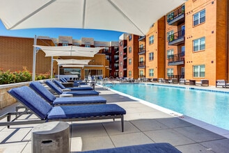 Building Photo - 500 Station